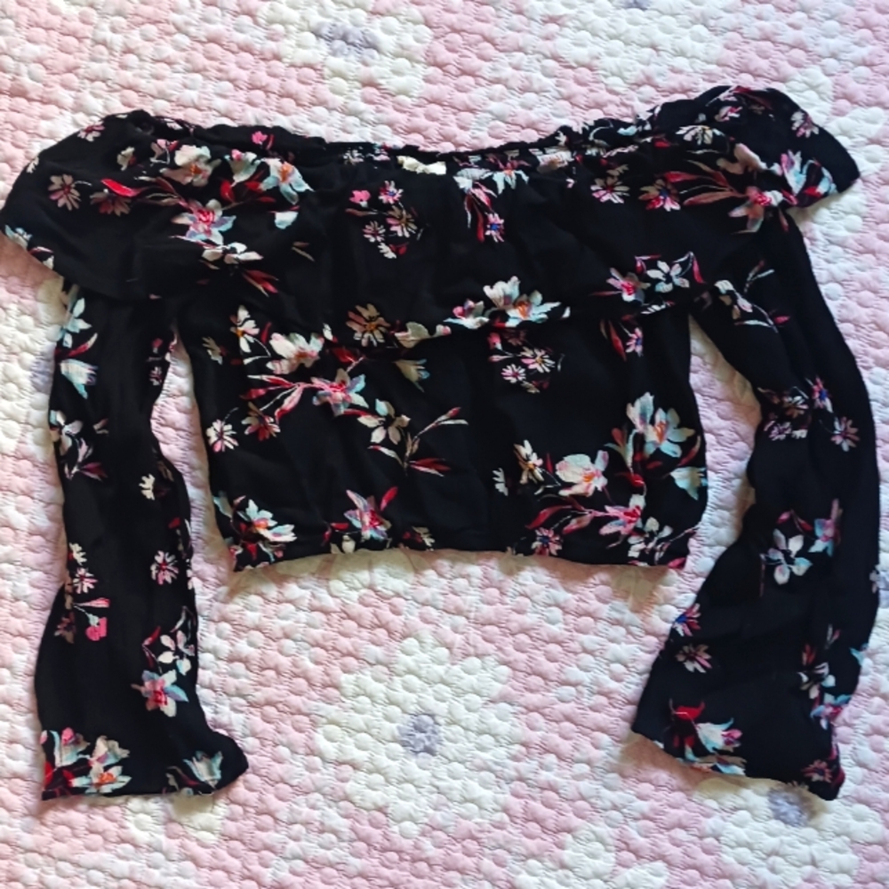 Off the Shoulder Floral Cropped Blouse